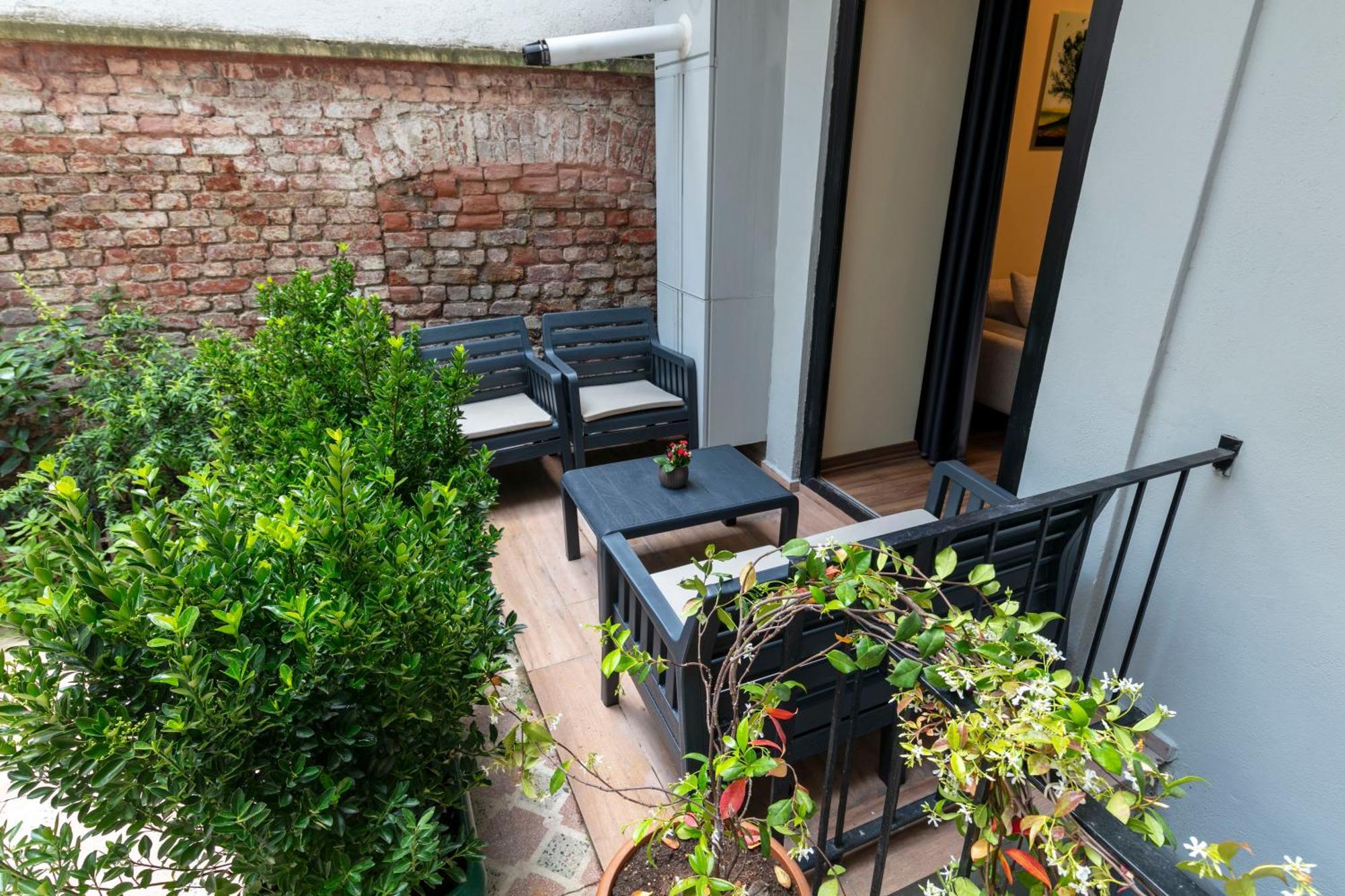 Royal Taksim Suites Istanbul Exterior photo
